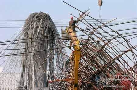 深圳南山區(qū)地鐵科技大廈兩名高空作業(yè)人員墜樓 一死一傷